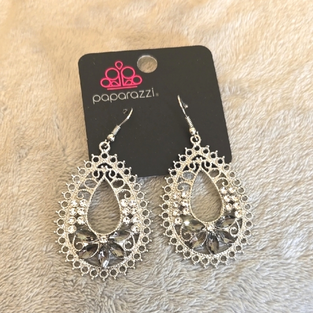 #054 Paparazzi Silver Teardrop Earrings